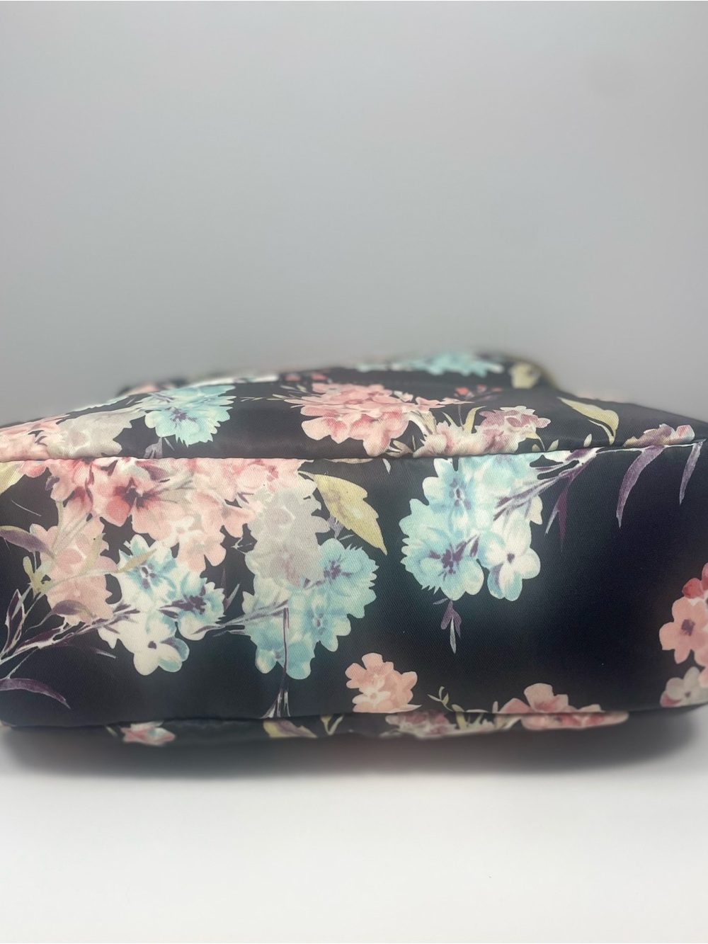 Karl Lagerfeld NWT Cara Nylon Messenger Floral Crossbody - Picture 4 of 16